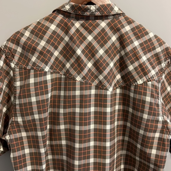 VOLCOM SHORT SLEEVED BUTTON UP SHIRT (XL) - Picture 8 of 16